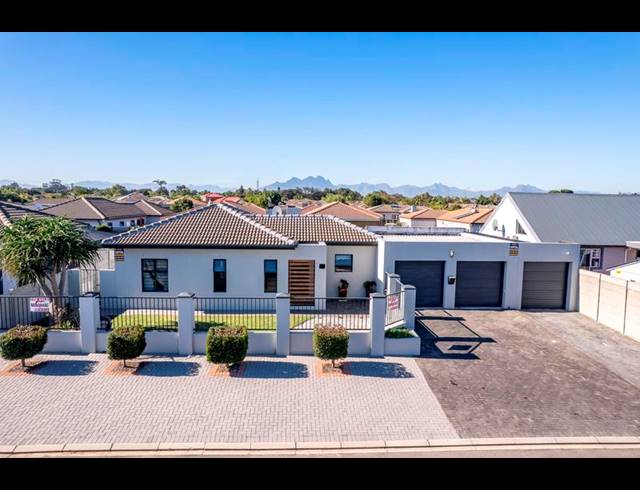 4 BEDROOM HOUSE FOR SALE IN VIKING VILLAGE